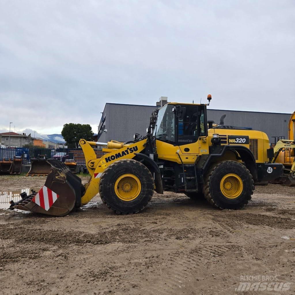 Komatsu WA320-8 Iekrāvēji uz riteņiem