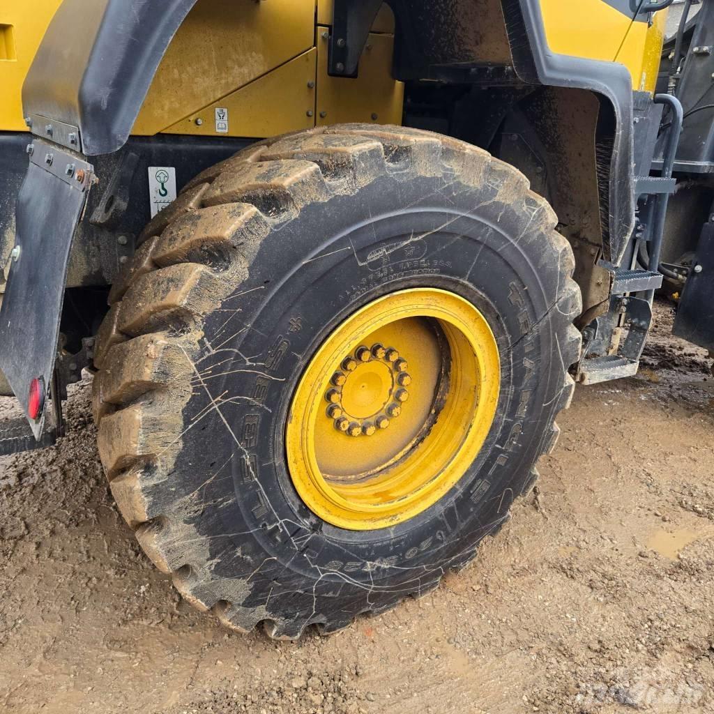 Komatsu WA320-8 Iekrāvēji uz riteņiem