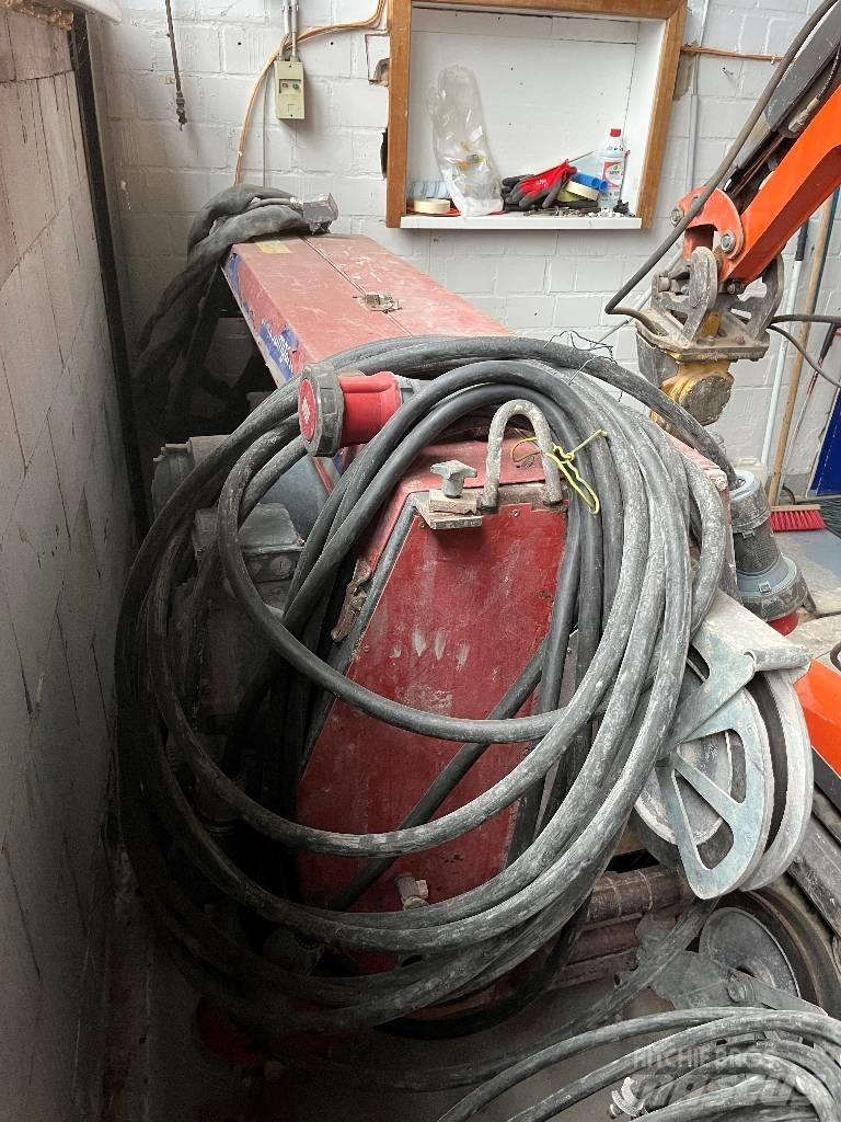 Hilti DSW 3018 E Akmens un betona zāģi