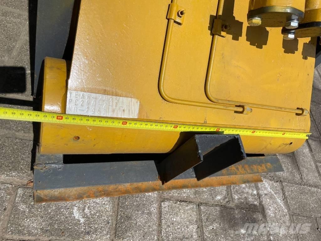Komatsu Long reach Ekskavatori tālās sniedzamības darbiem