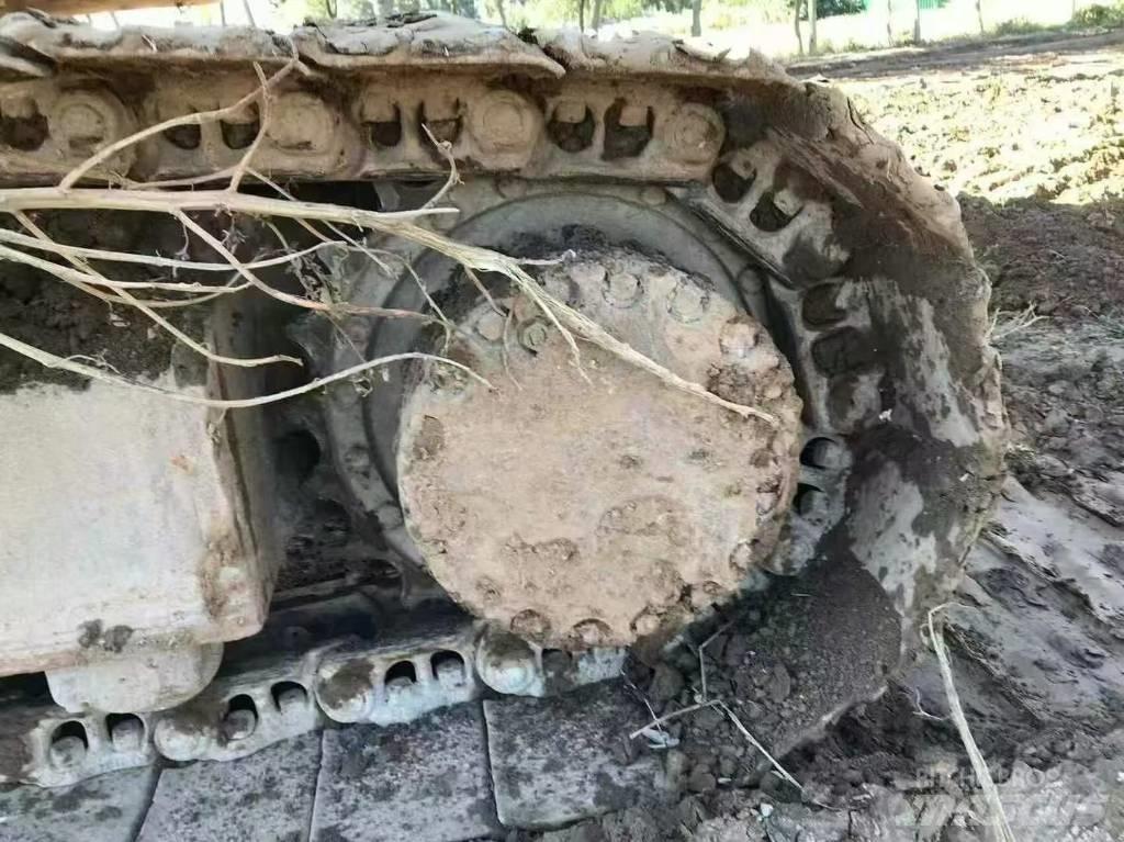 Komatsu PC 210 Kāpurķēžu ekskavatori