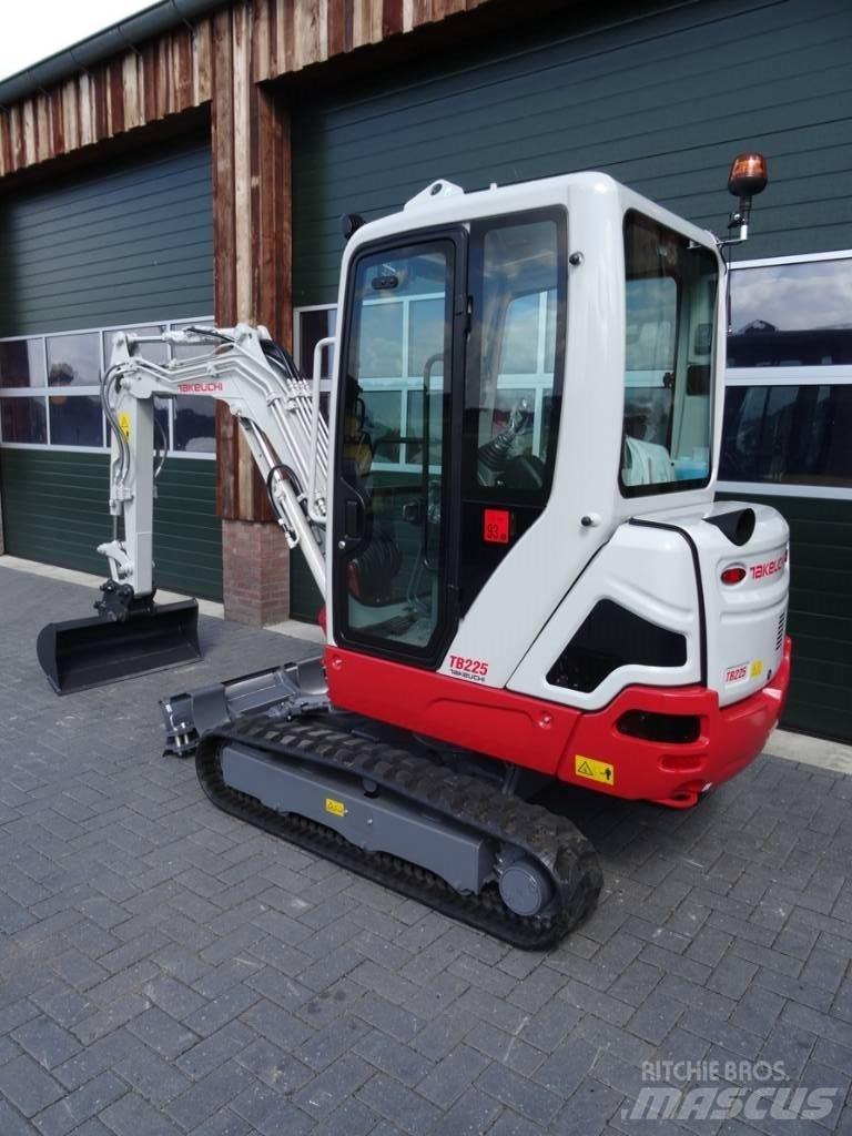 Takeuchi TB 225 Mini ekskavatori < 7 t