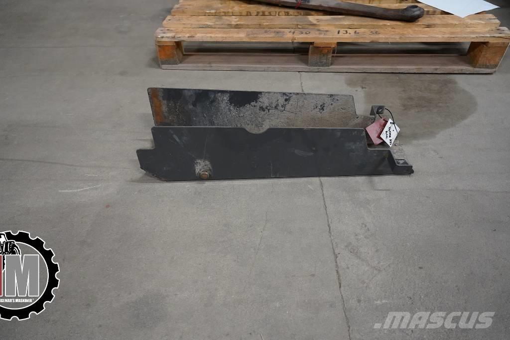 Valtra A 83 HT Skydd Šasija un piekare