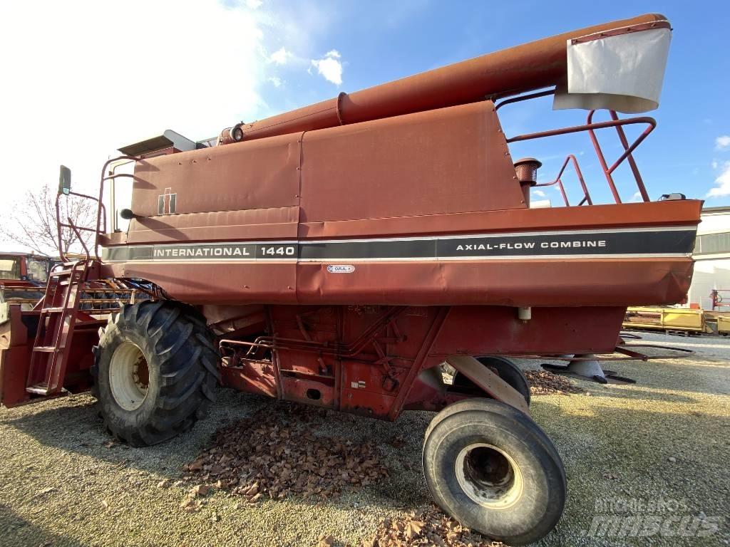 Case IH 1440 Ražas novākšanas kombaini
