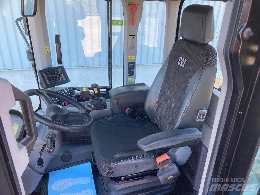 CAT 938M Iekrāvēji uz riteņiem