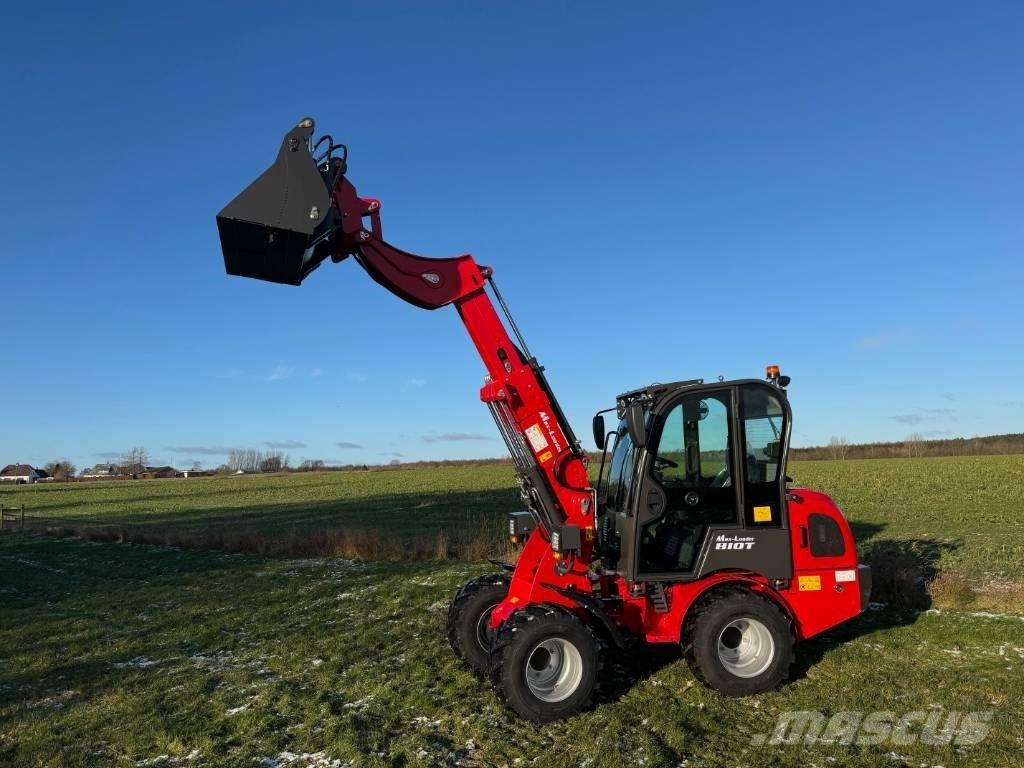  Max Loader 810 T Mini iekrāvēji