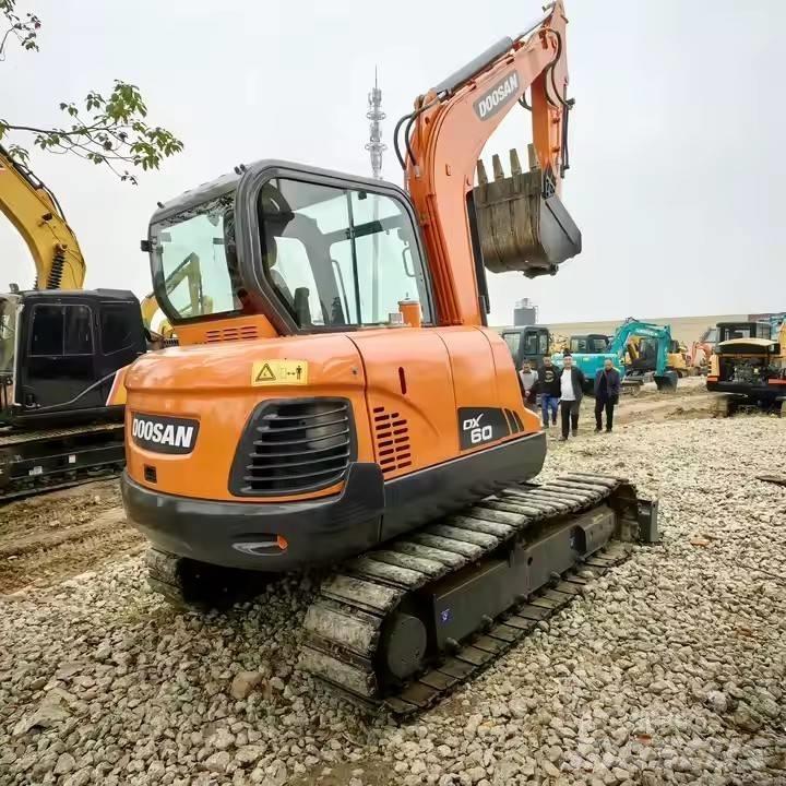 Doosan DX 60 Kāpurķēžu ekskavatori