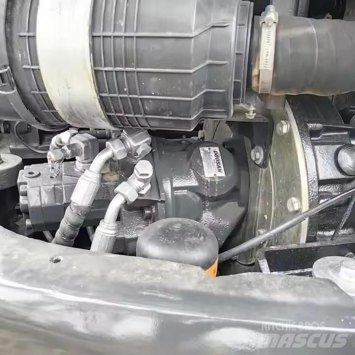 Doosan DX 60 Kāpurķēžu ekskavatori