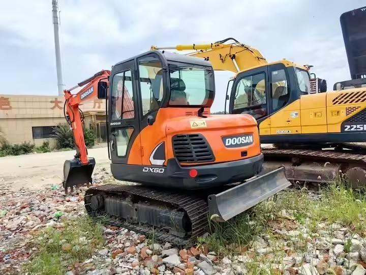 Doosan DX 60 Kāpurķēžu ekskavatori