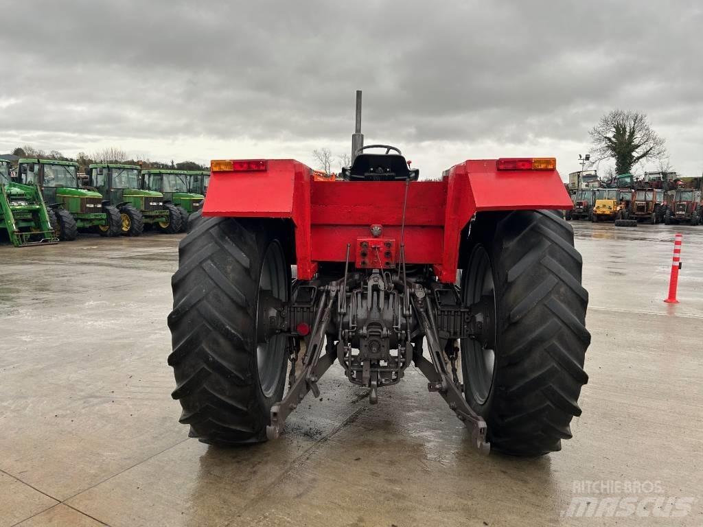 Massey Ferguson 698 Traktori