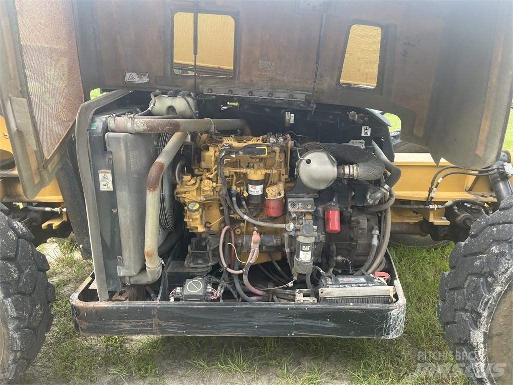 CAT TL 642 C Teleskopiskie manipulatori