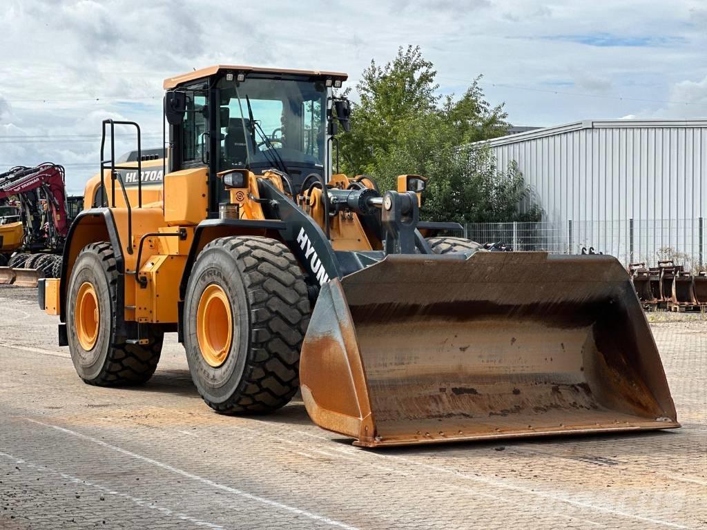 Hyundai HL 970 A 4x4 Iekrāvēji uz riteņiem