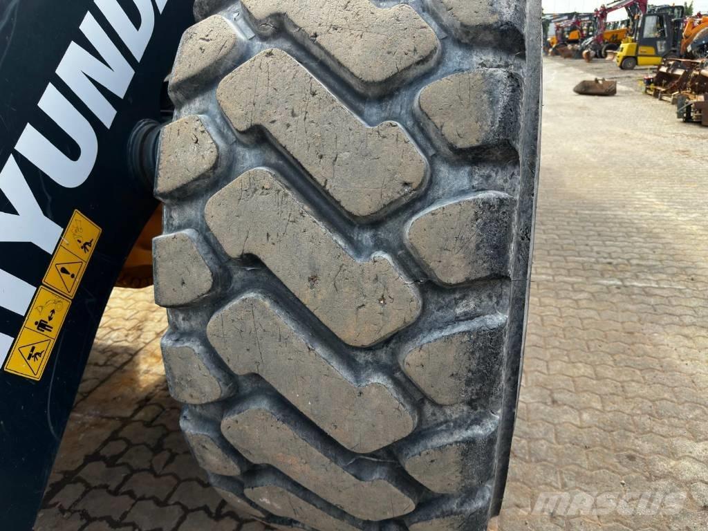 Hyundai HL 970 A 4x4 Iekrāvēji uz riteņiem