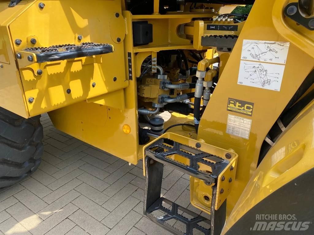 CAT 926M Iekrāvēji uz riteņiem