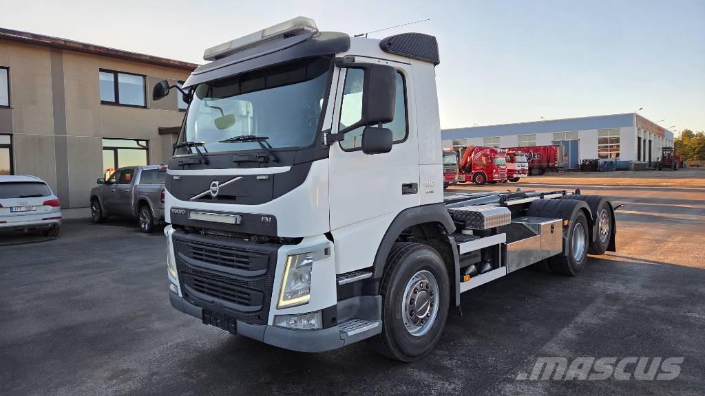 Volvo FM410 6x2*4 Treileri ar āķi