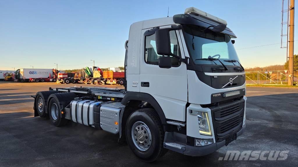 Volvo FM410 6x2*4 Treileri ar āķi
