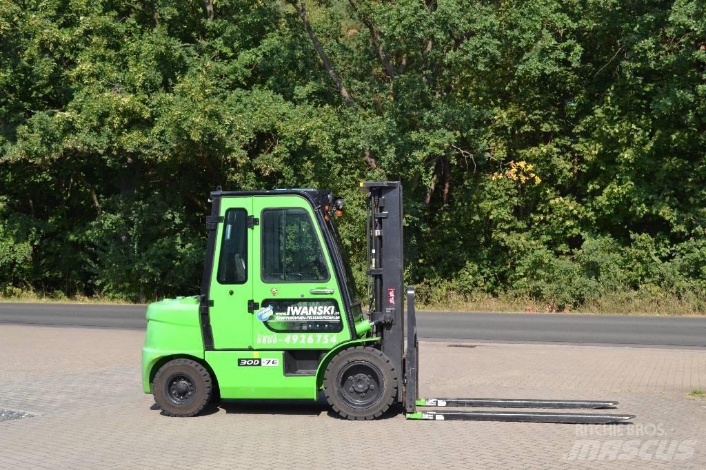 Hyundai 30 D-7 Tehnika ar dīzeļa dzinēju