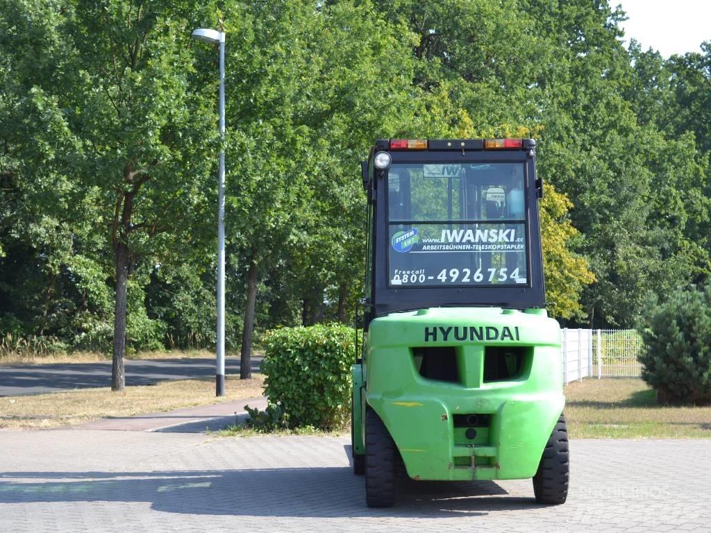 Hyundai 30 D-7 Tehnika ar dīzeļa dzinēju