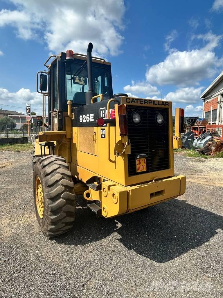 CAT 926 Iekrāvēji uz riteņiem