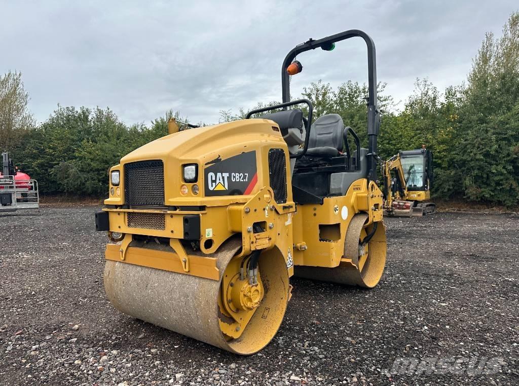 CAT CB 2.7 Divvalču grunts veltņi