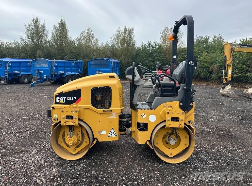 CAT CB 2.7 Divvalču grunts veltņi