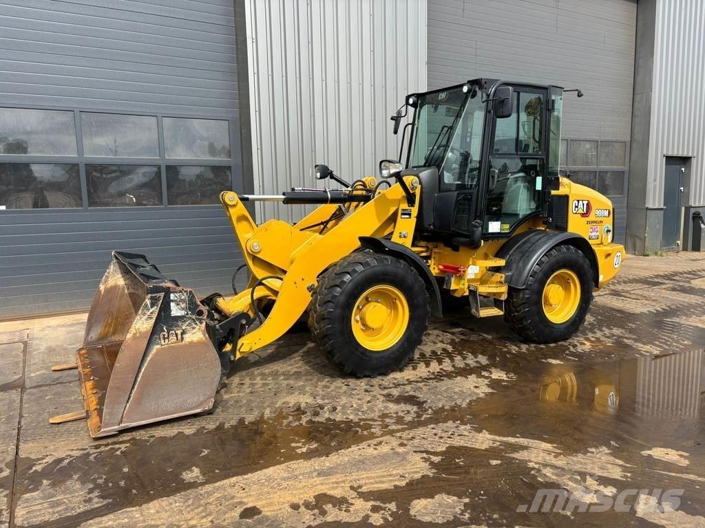 CAT 908M Iekrāvēji uz riteņiem