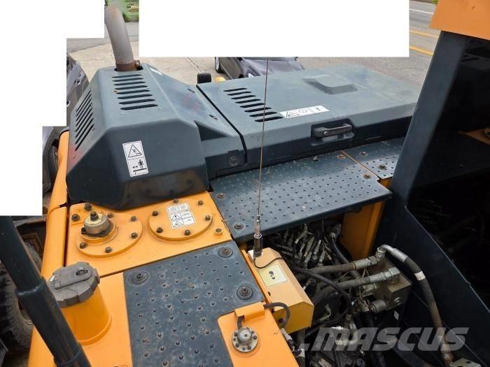 Hyundai HW 145 Ekskavatori uz riteņiem