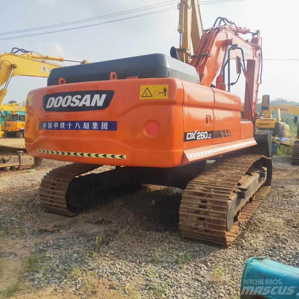 Doosan DX260LC Kāpurķēžu ekskavatori