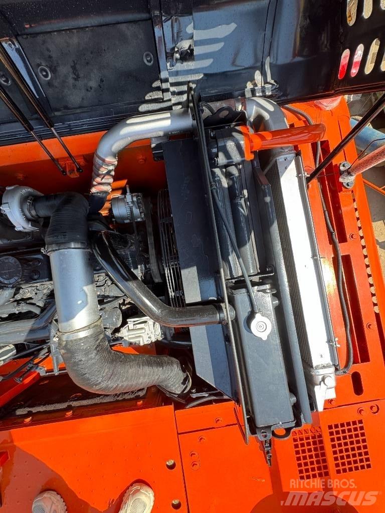 Doosan DX 300 LC Kāpurķēžu ekskavatori