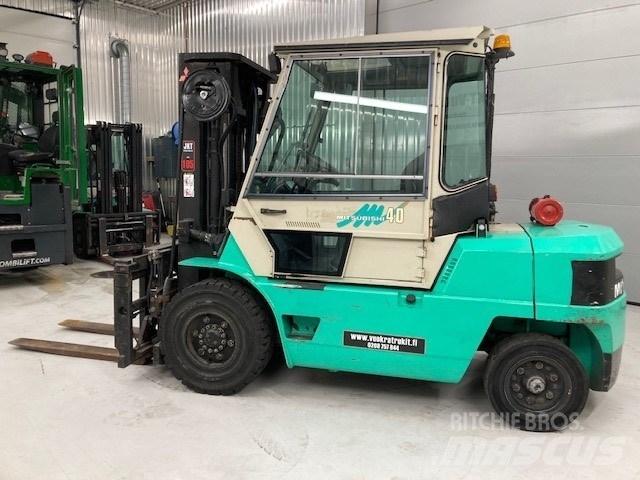 Mitsubishi FD40 Tehnika ar dīzeļa dzinēju