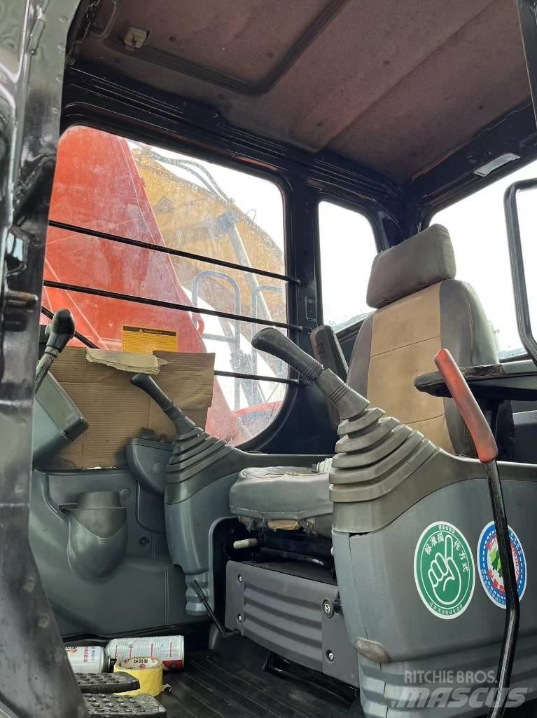 Hitachi ZX 120 Kāpurķēžu ekskavatori