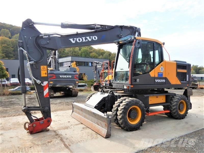Volvo EW 220 E Ekskavatori uz riteņiem