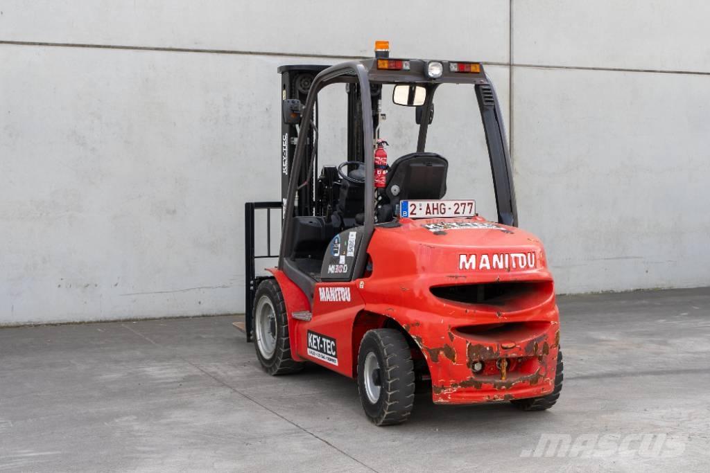 Manitou MI 30 D Tehnika ar dīzeļa dzinēju