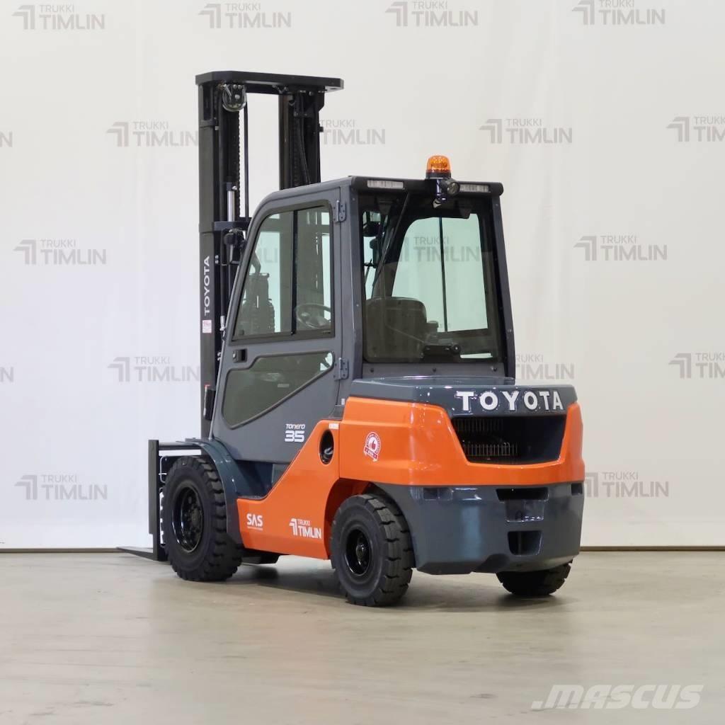 Toyota 52-8FDJF35 Tehnika ar dīzeļa dzinēju