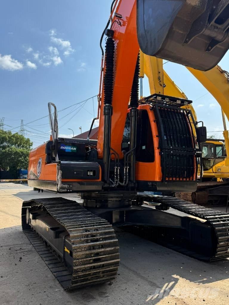 Doosan DX 225 LCA Kāpurķēžu ekskavatori