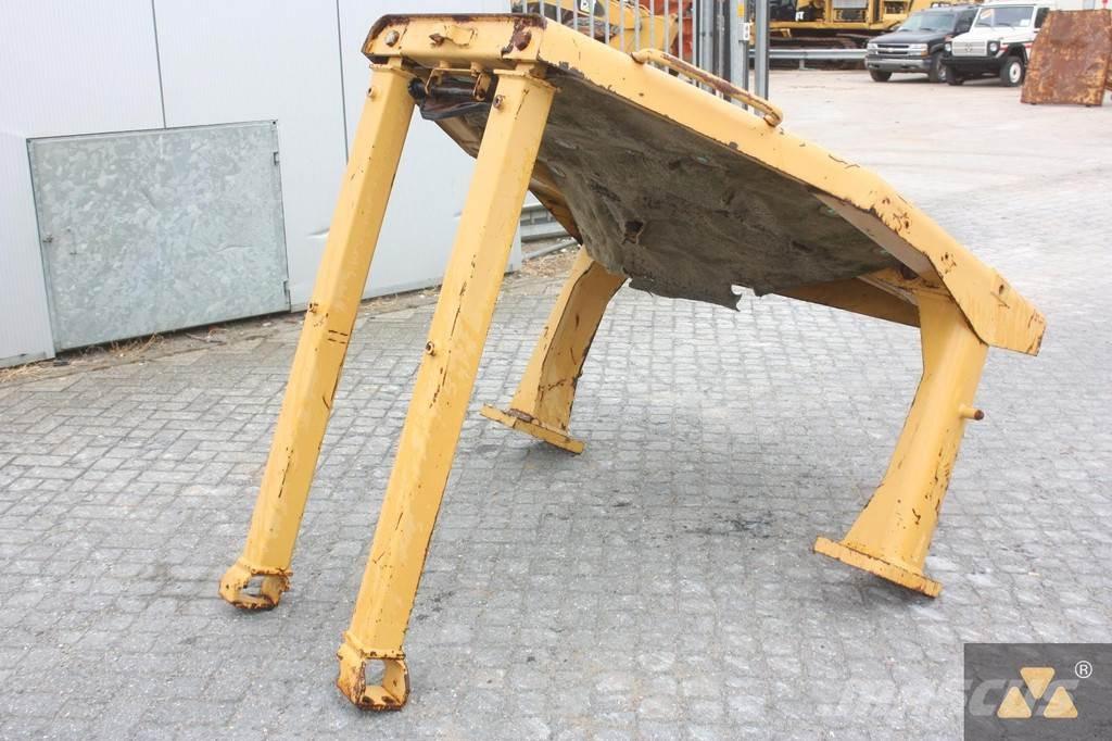 CAT D8N O-rops cab Kabīnes un interjers