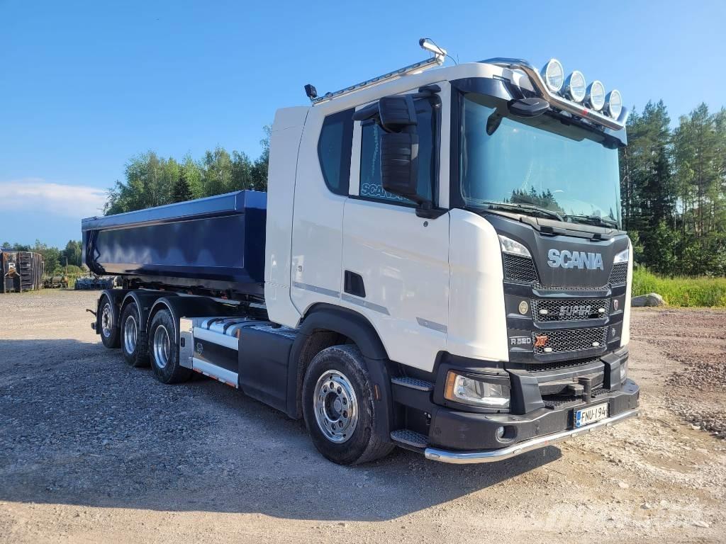 Scania R520 Treileri ar āķi