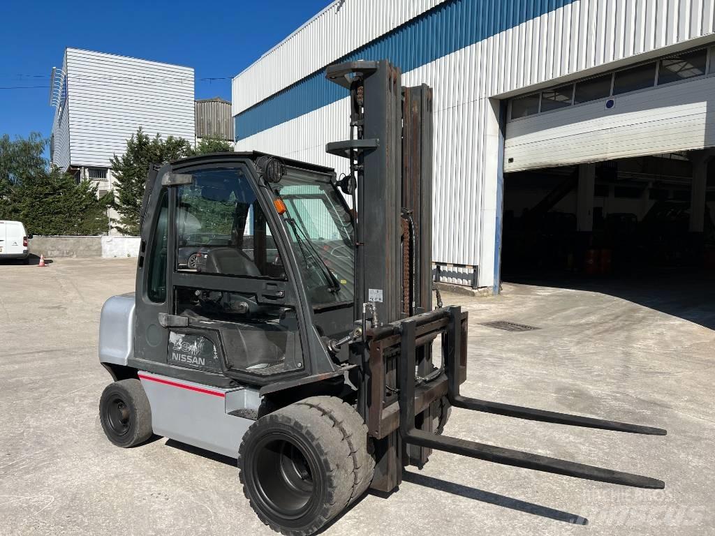 Nissan DX 30 Tehnika ar dīzeļa dzinēju