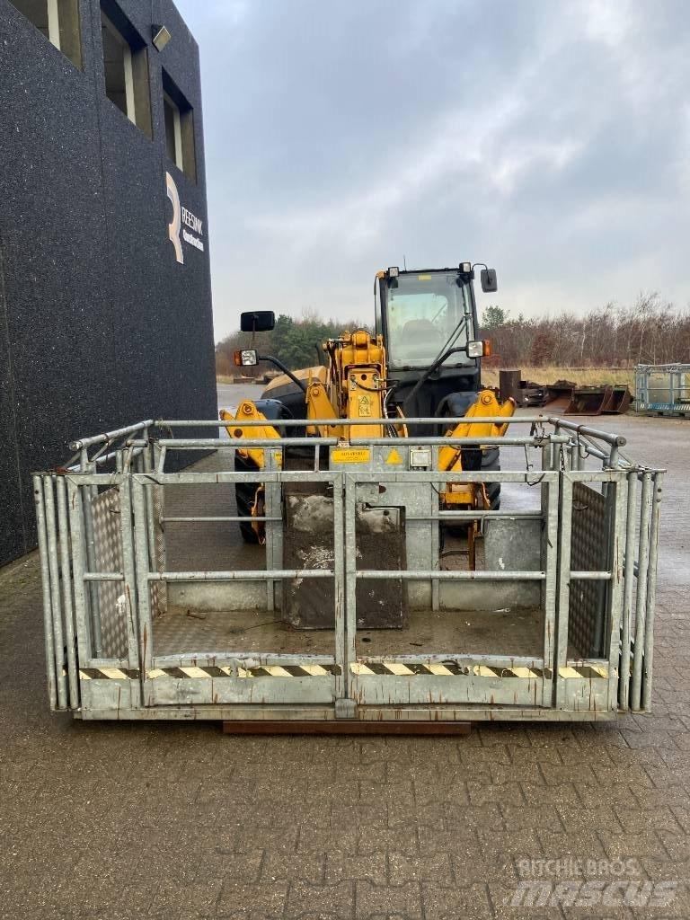 JCB 540-140 Teleskopiskie manipulatori