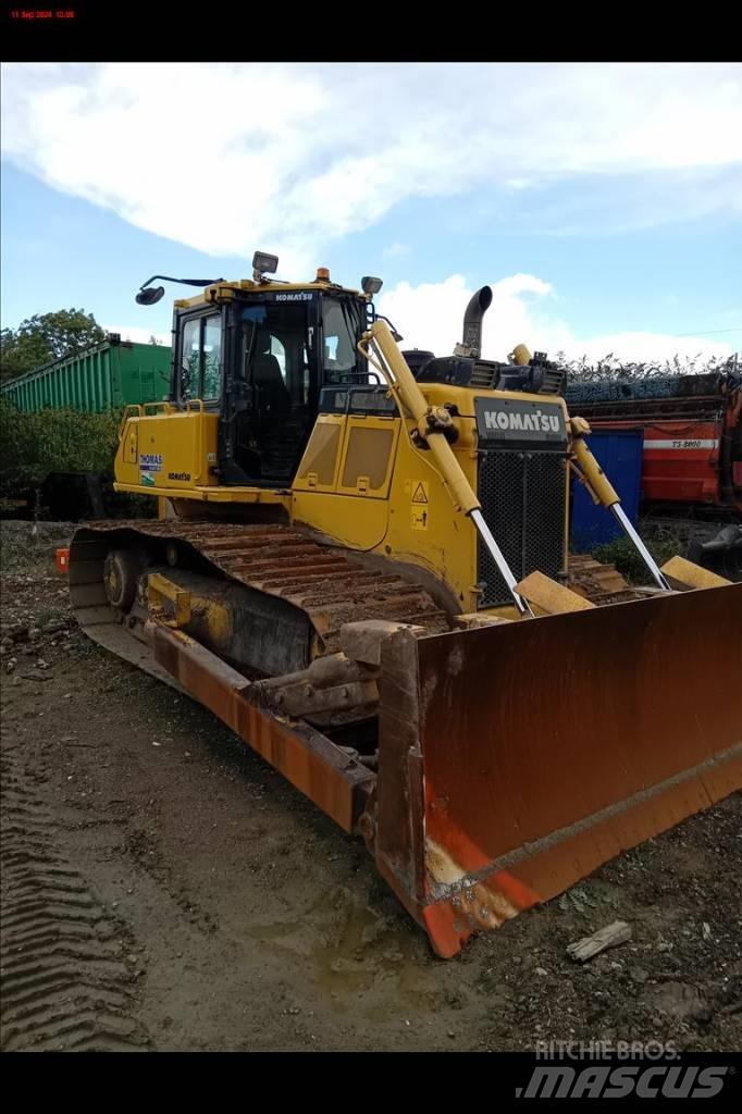 Komatsu D 65 PX-18 Kāpurķēžu buldozeri