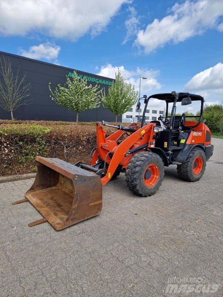 Kubota R 070 Iekrāvēji uz riteņiem