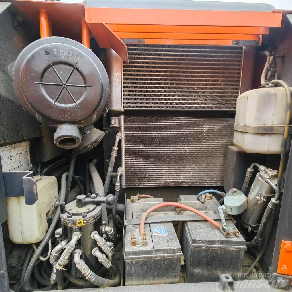 Hitachi ZX 120 Kāpurķēžu ekskavatori