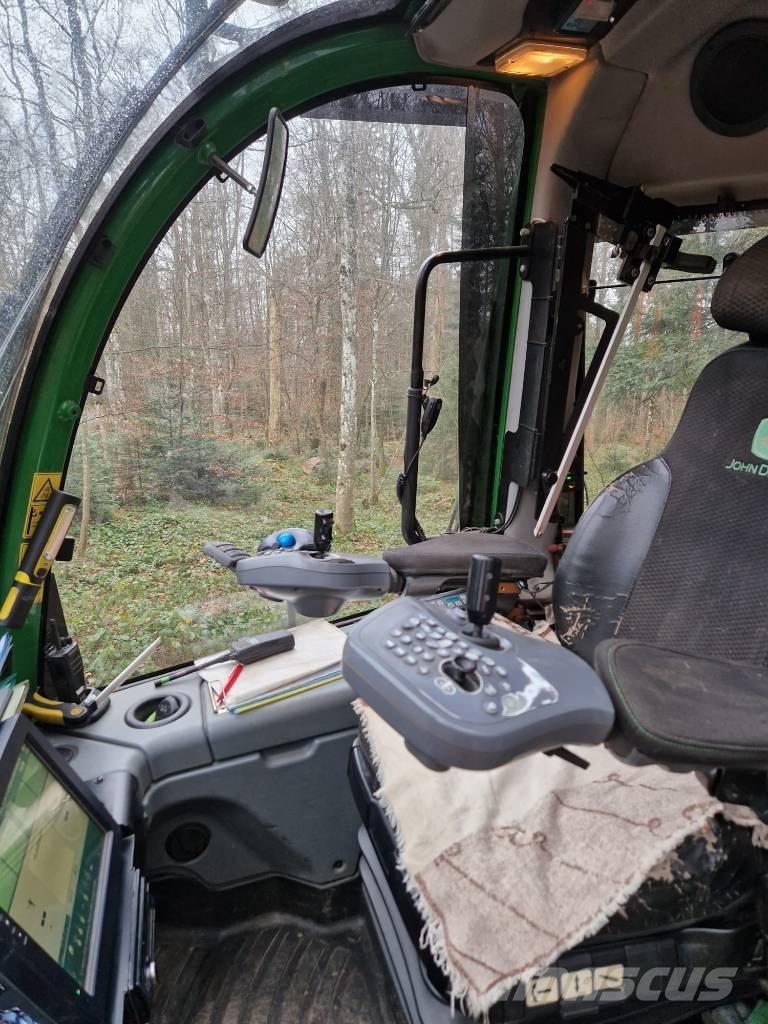 John Deere 1270 E Harvesteri