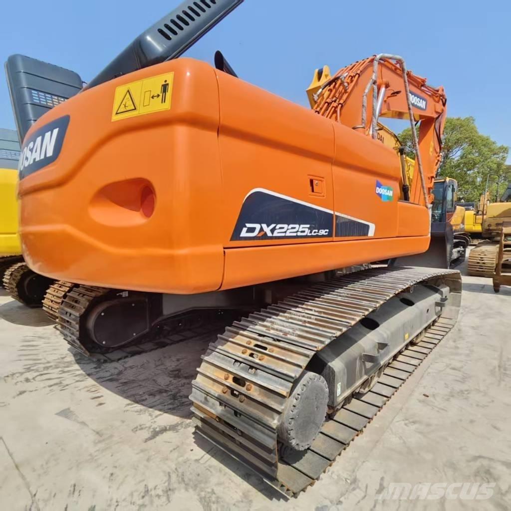 Doosan DX 225 LC Kāpurķēžu ekskavatori