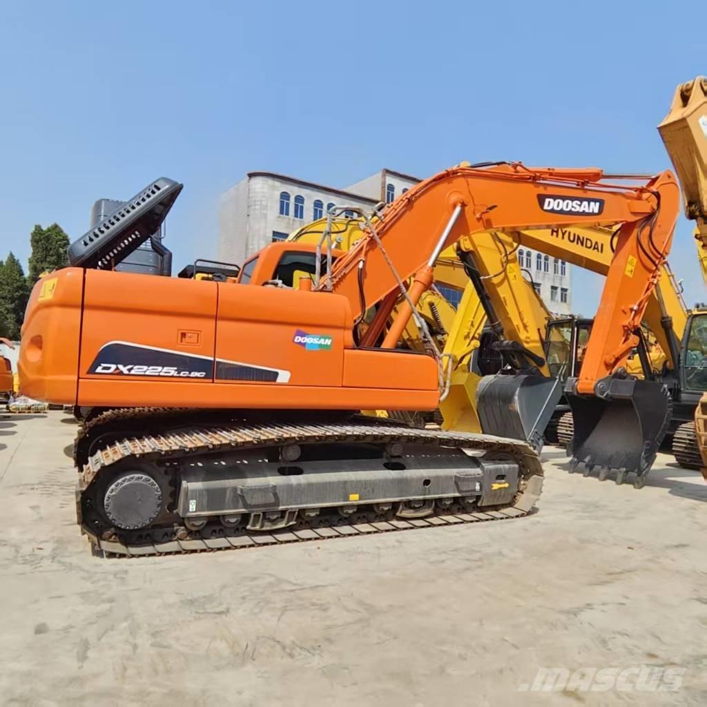 Doosan DX 225 LC Kāpurķēžu ekskavatori