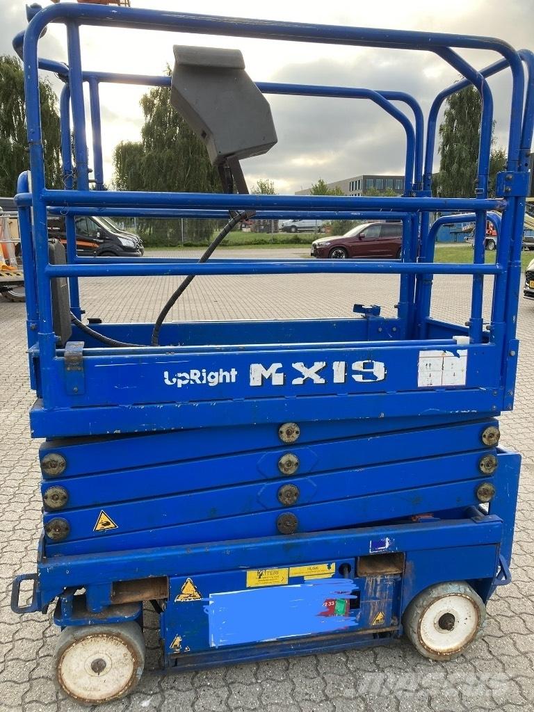 UpRight MX19 Šķerveida pacēlāji