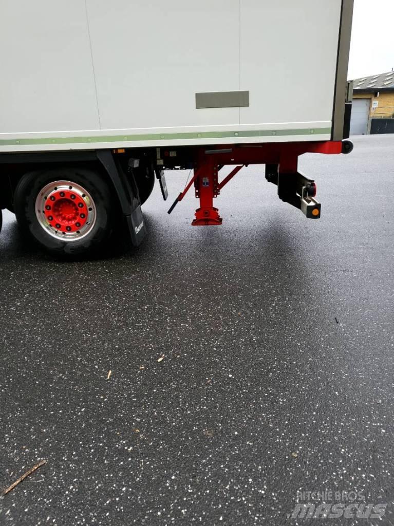Krone Bokstrailer Noslēgtās piekabes