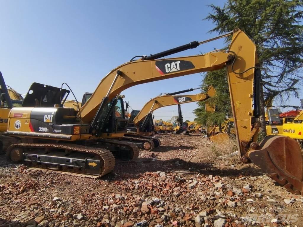 CAT 320 Vidēja lieluma ekskavatori 7 t - 12 t