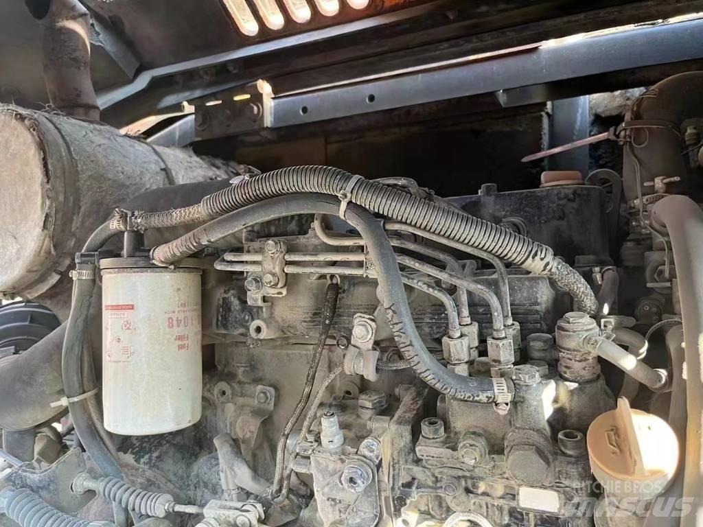 Doosan DX60W Ekskavatori uz riteņiem
