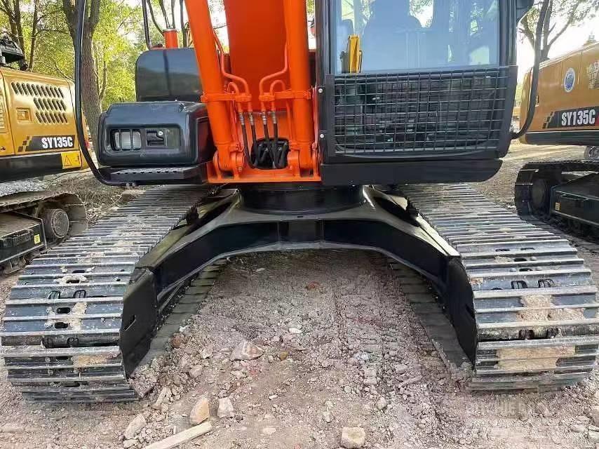 Hitachi ZX120 Kāpurķēžu ekskavatori